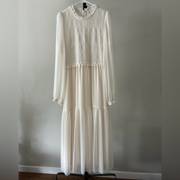 Aritzia Dresses & Skirts - Aritzia Wilfred Rosalyn Smocked Tiered Midi Dress, Size large.
